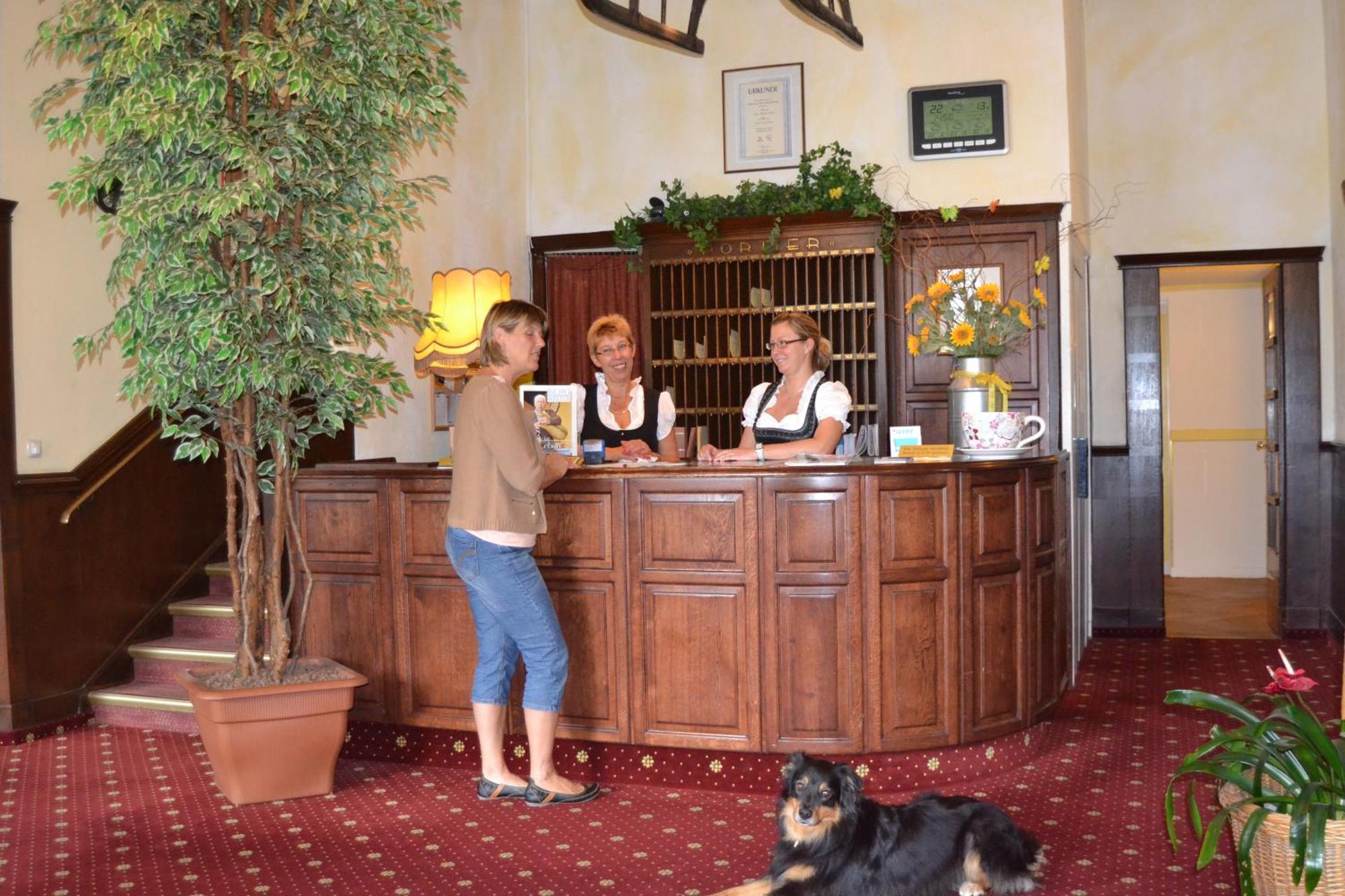 Hotel Vier Jahreszeiten Garmisch-Partenkirchen Bagian luar foto