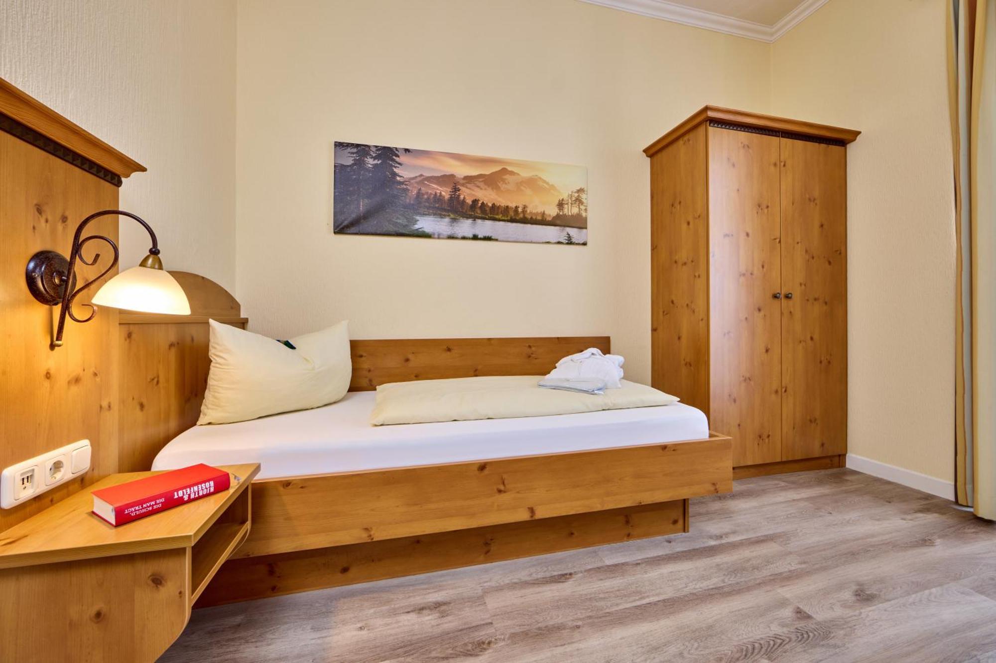 Hotel Vier Jahreszeiten Garmisch-Partenkirchen Bagian luar foto