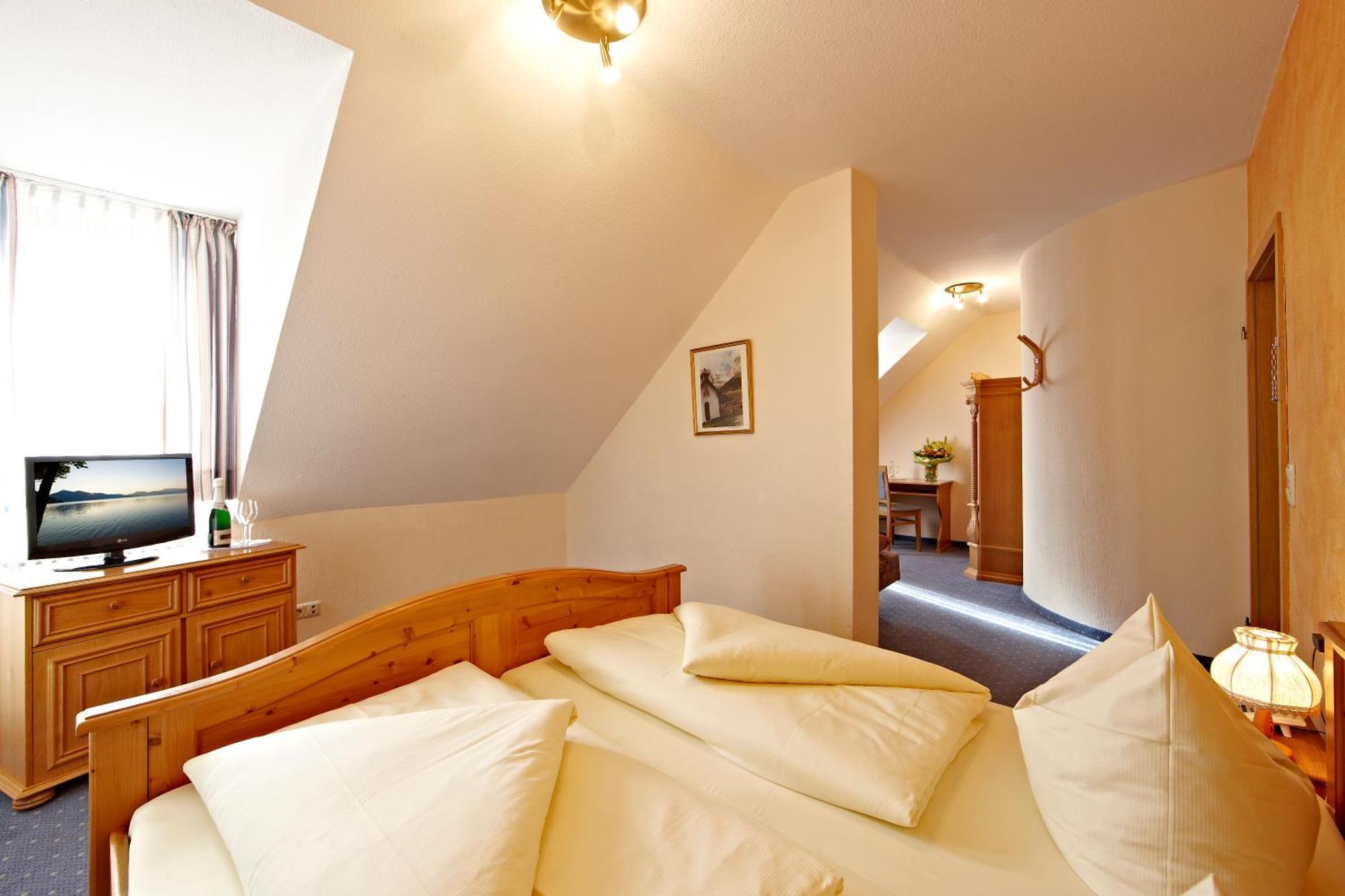 Hotel Vier Jahreszeiten Garmisch-Partenkirchen Bagian luar foto