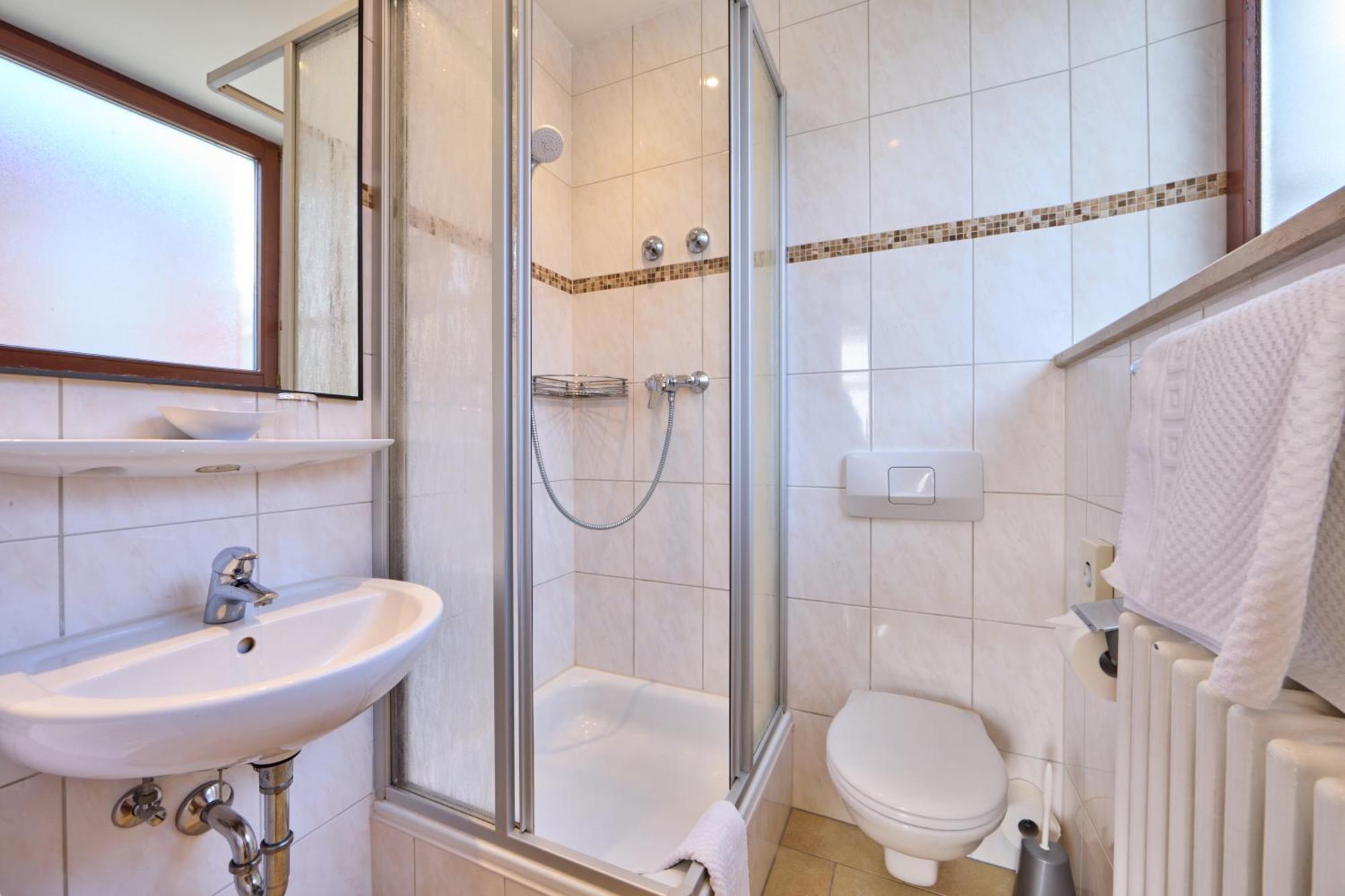 Hotel Vier Jahreszeiten Garmisch-Partenkirchen Bagian luar foto