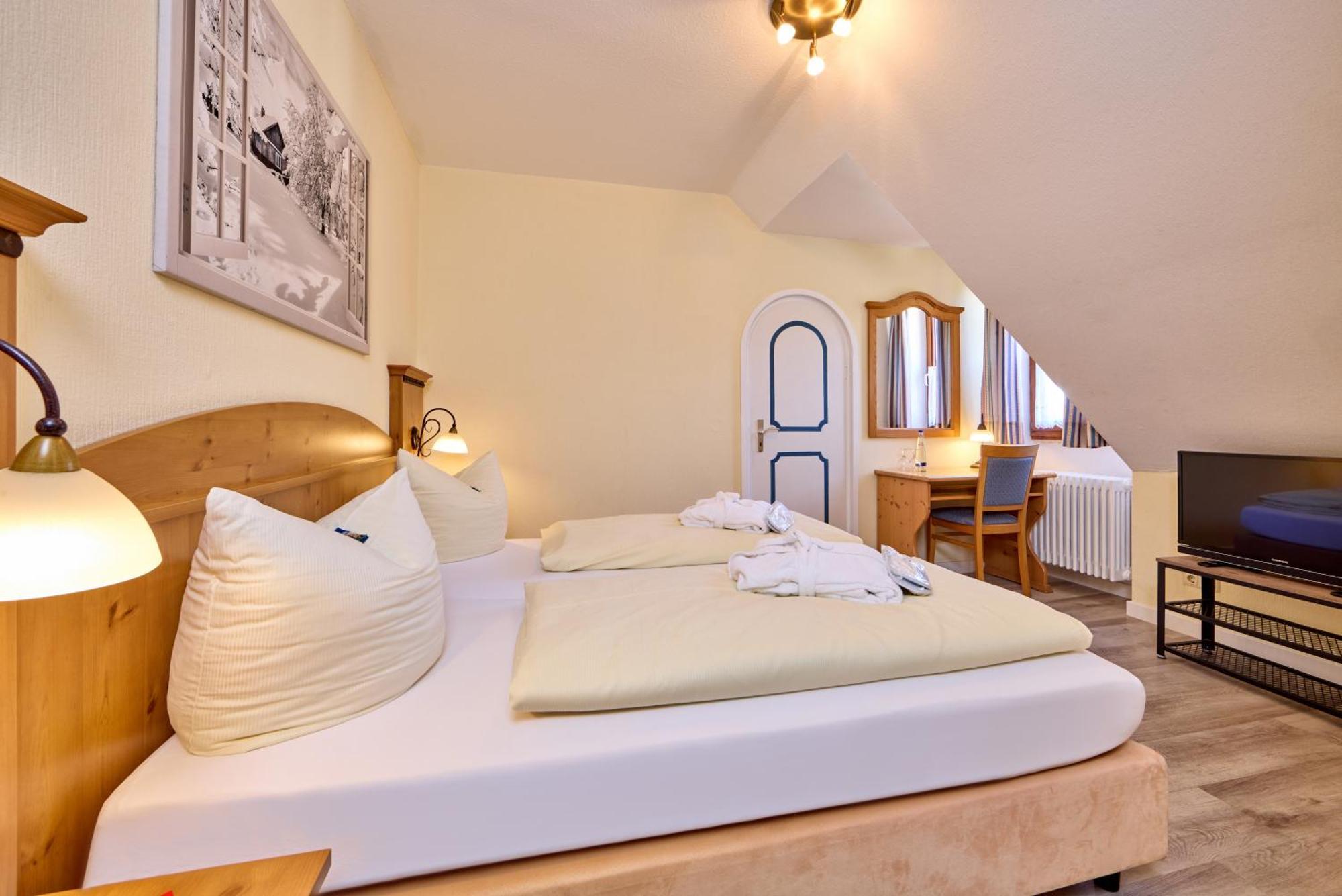 Hotel Vier Jahreszeiten Garmisch-Partenkirchen Bagian luar foto