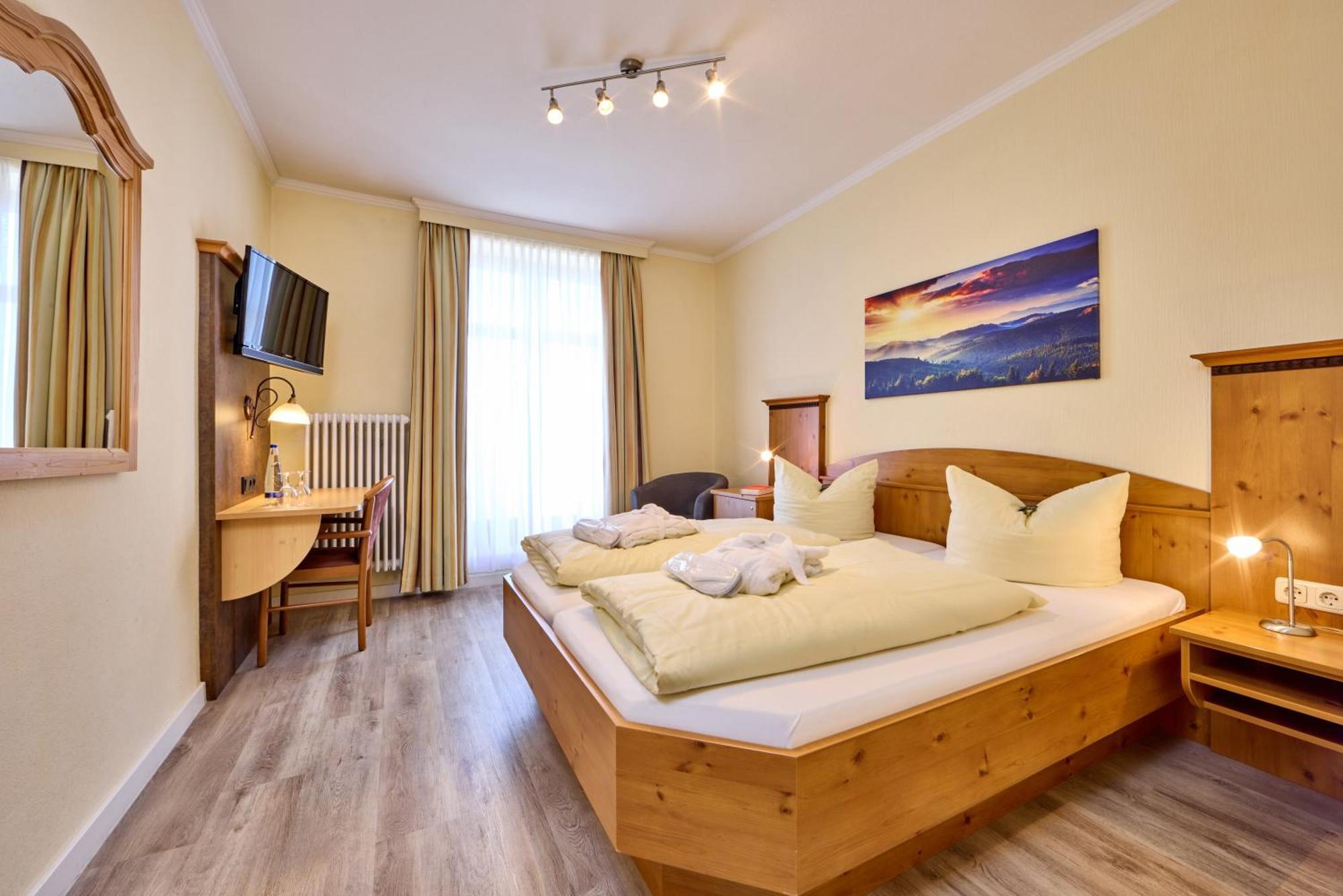 Hotel Vier Jahreszeiten Garmisch-Partenkirchen Bagian luar foto