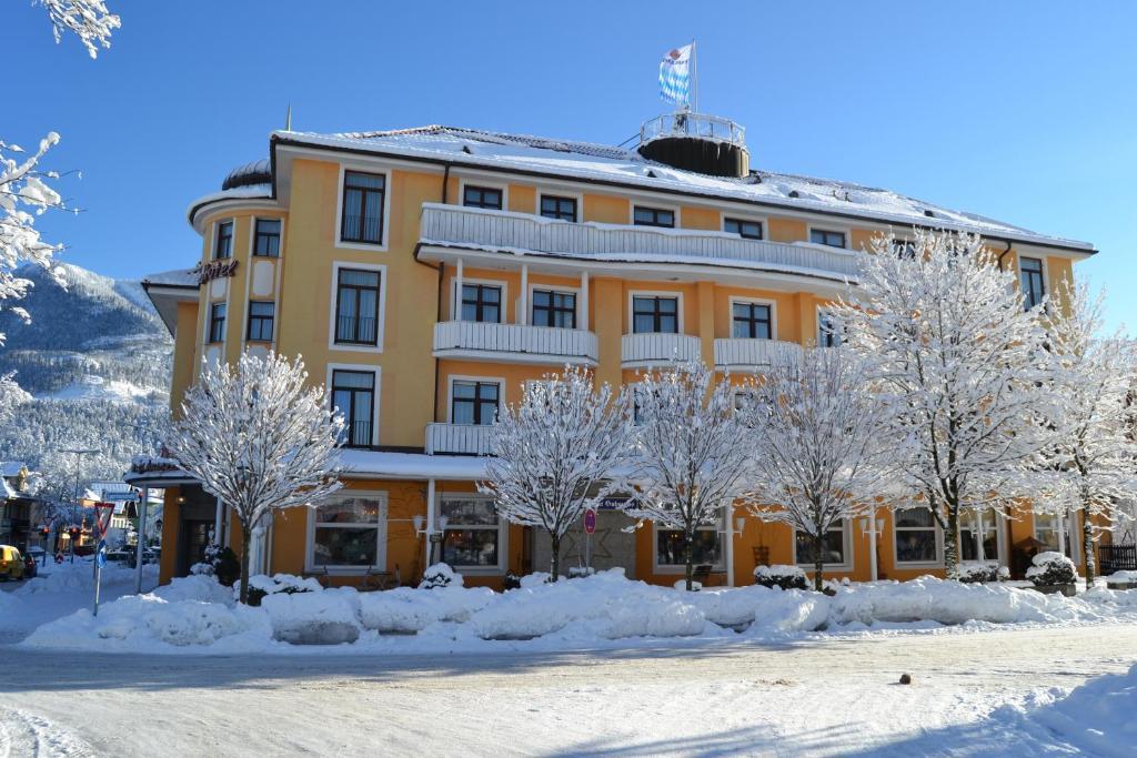 Hotel Vier Jahreszeiten Garmisch-Partenkirchen Bagian luar foto